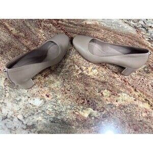 DONALD J. PLINER Corin Beige Leather  block heels SZ 9 1/2M